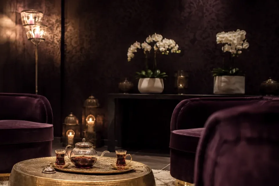 Elena Masaj Salonu, Gaziosmanpaşa — bekleme salonu, koltuklar ve ışık
